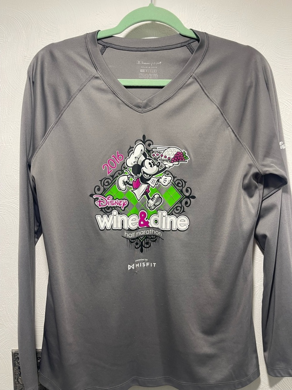 Disney Wine & Dine Half Marathon 2016 Grey Long Sleeve Large V-neck